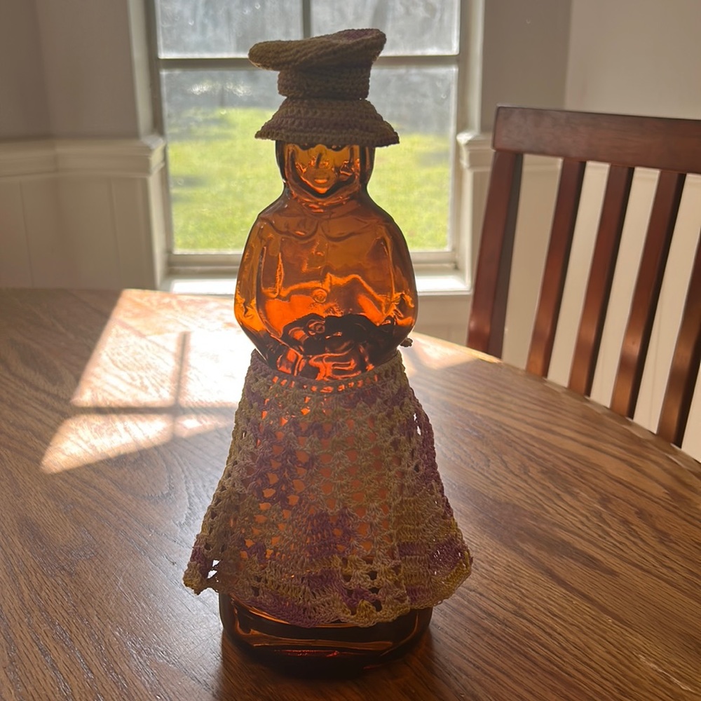 1971 Vintage, Yellow Metal Cap Mrs. Butterworths 10” tall 24oz